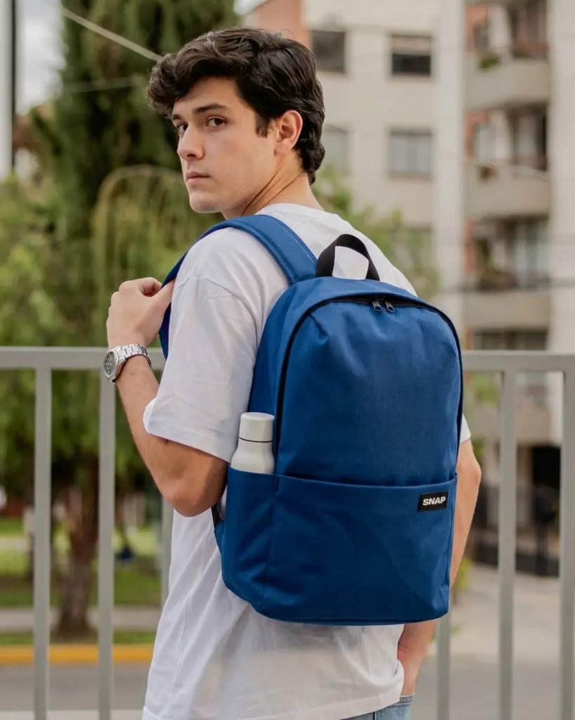 M7-modelo-azul.webp